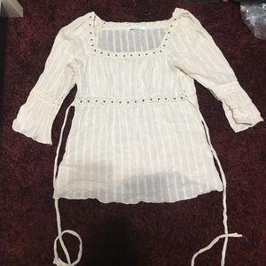 FLATTERING THREE QUARTER SLEEVE BLOUSE